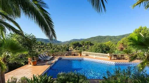Villa with beautiful garden and great views in Establiments for sale Villa with beautiful garden and great views in Establiments for sale